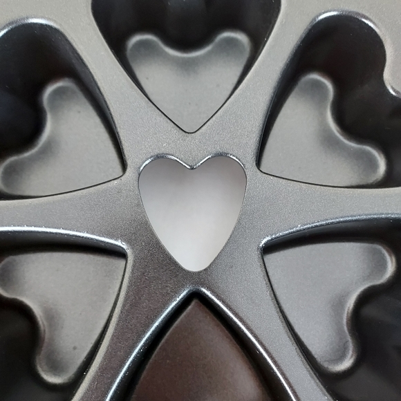 Nordic Ware Heart Shaped Valentine Cake Biscuit Corn bread Dark gray Pan - Picture 2 of 15